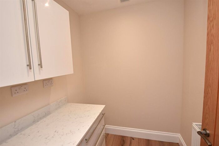 2 Bedroom Flat For Sale In Melbourne Place, Exeter, EX2