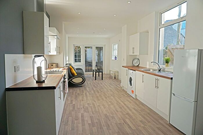 2 Bedroom Flat To Rent In Brithdir Street, Cathays, Cardiff, CF24