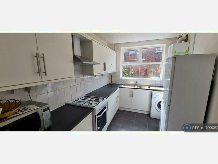 3 Bedroom Terraced House To Rent In Albemarle Street, Manchester, M14