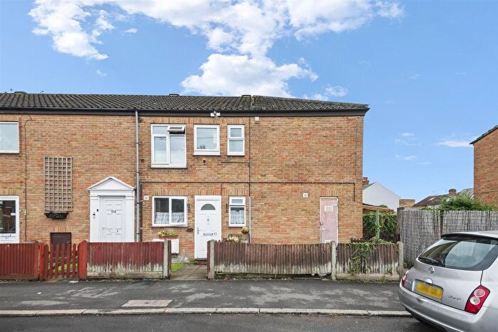 2 Bedroom Maisonette For Sale In Wood End Green Road, Hayes, UB3
