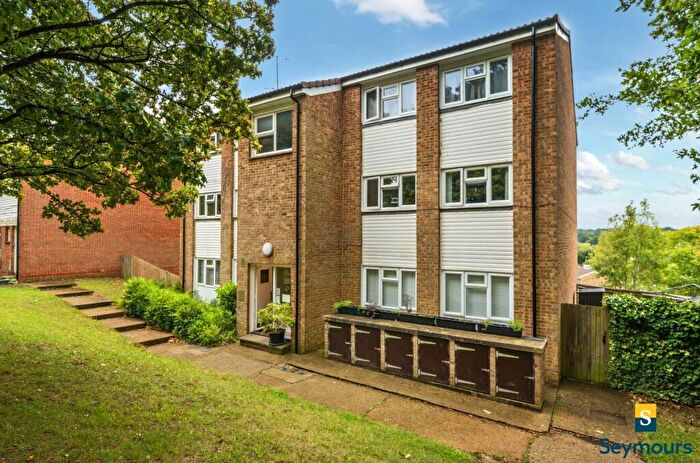2 Bedroom Flat For Sale In Park Barn Drive, Guildford, Surrey, GU2