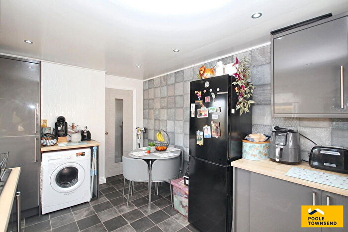2 Bedroom Chalet For Sale In West Shore Park, Walney, Barrow-in-furness, LA14