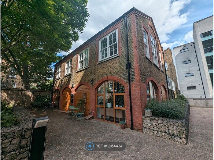 2 Bedroom Semi-Detached House To Rent In Ecclesbourne Road, London, N1