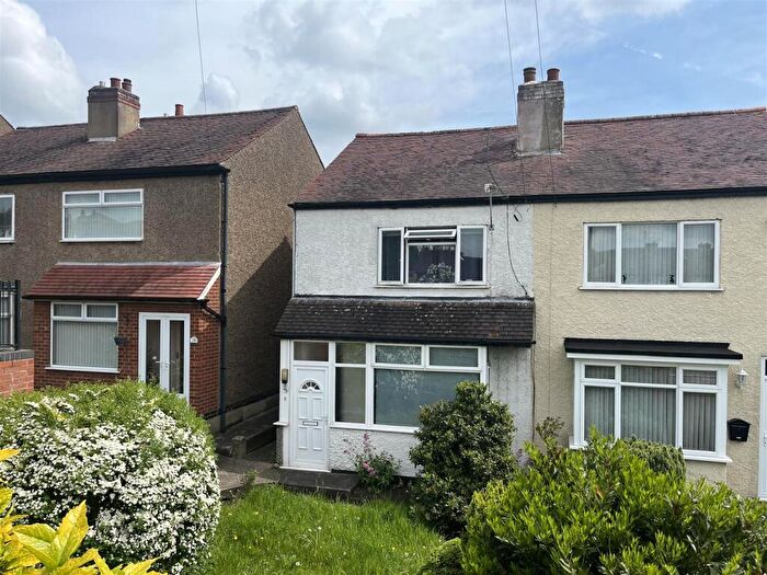 3 Bedroom Semi Detached House For Sale In Calais Road, Burton-On-Trent, DE13