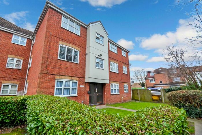 1 Bedroom Flat To Rent In Webbscroft Road, Dagenham RM10