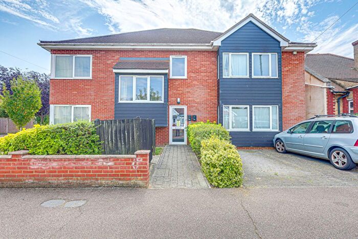 2 Bedroom Flat To Rent In Shakespeare Avenue, Westcliff-On-Sea, SS0