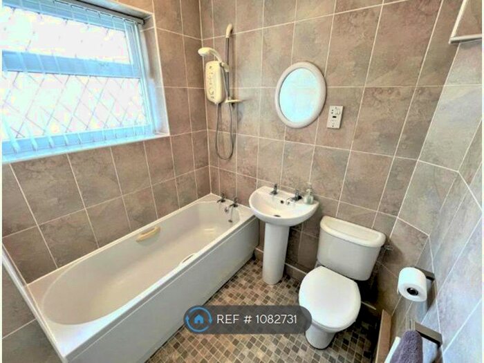 3 Bedroom Bungalow To Rent In Kennedy Walk, Werrington, Stoke-On-Trent, ST9