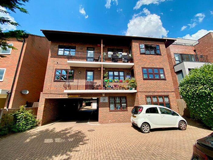 2 Bedroom Flat For Sale In Plaistow Lane, Bromley, BR1