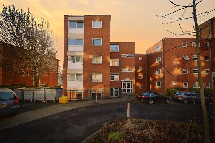 2 Bedroom Flat For Sale In Moulton Rise, Luton, LU2