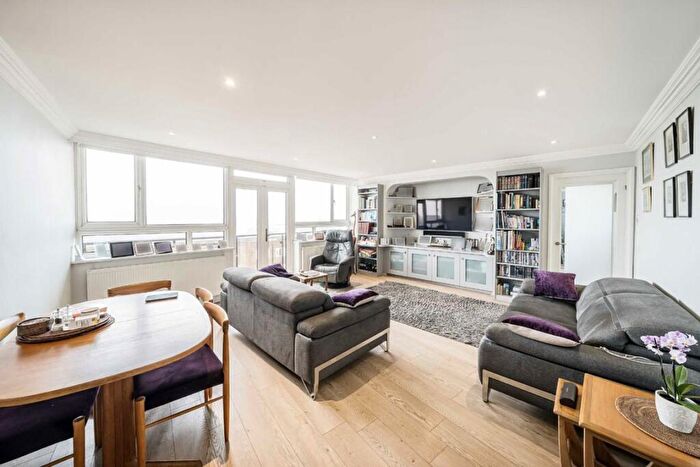 2 Bedroom Flat For Sale In Regents Park Road, Finchley, N3