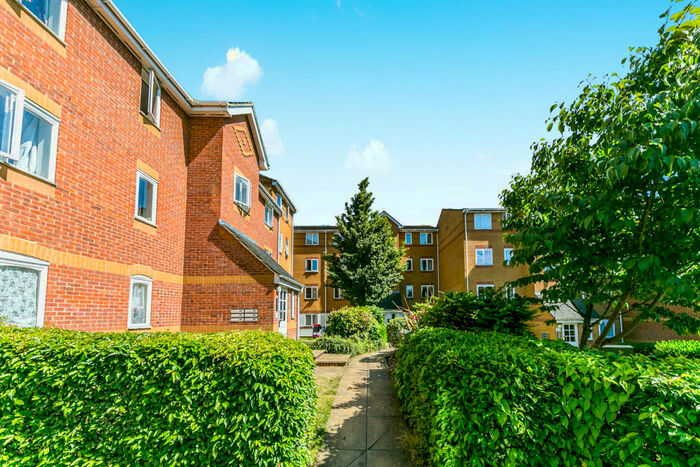 2 Bedroom Apartment To Rent In Ascot Court, GU11