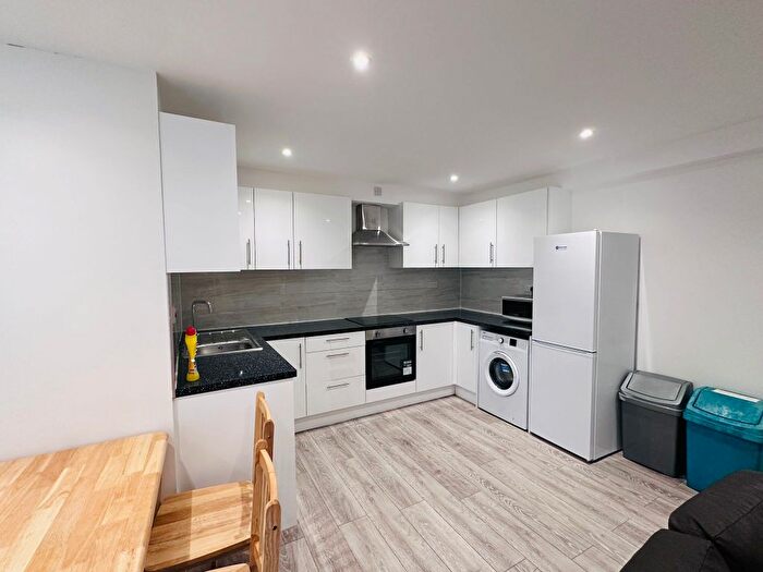 2 Bedroom Flat To Rent In Marylands Road, London, W9