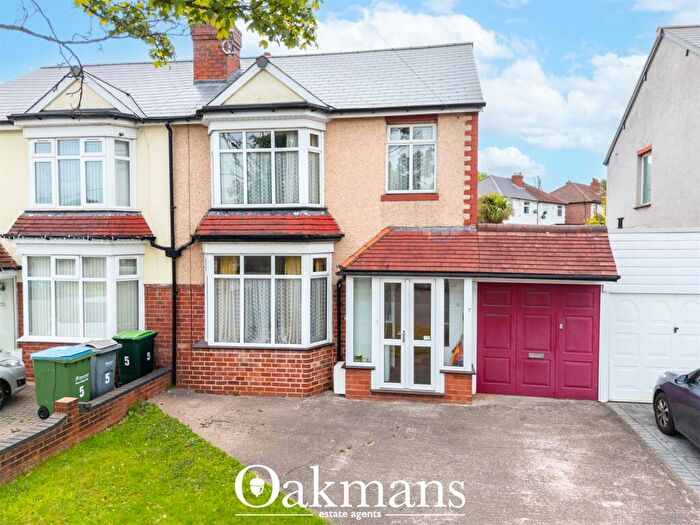 3 Bedroom Semi-Detached House For Sale In Albert Road, Oldbury, West Midlands, B68