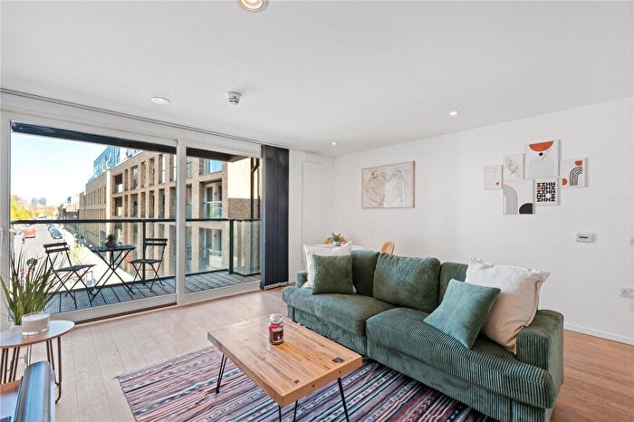 2 Bedroom Apartment For Sale In Hertford Road, London, N1