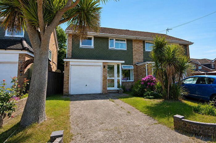 3 Bedroom Semi-Detached House For Sale In Fairbourne Close, Cowplain, PO8
