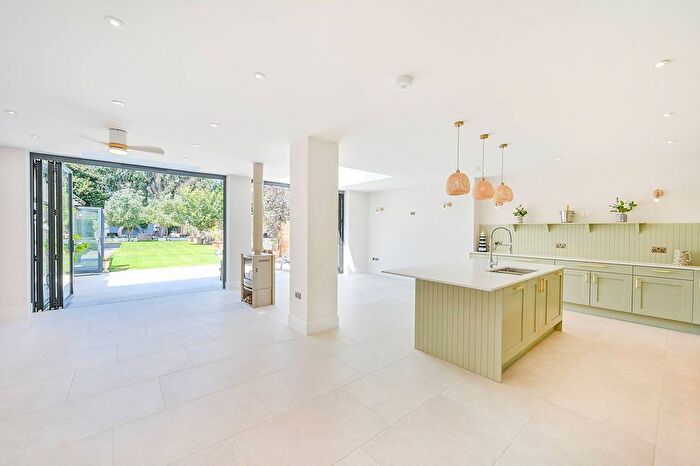 5 Bedroom Semi-Detached House To Rent In Chatsworth Road, Grove Park, London, W4