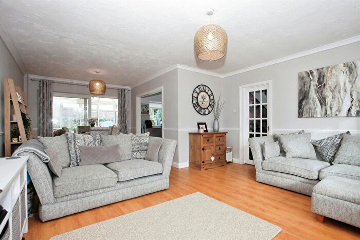 4 Bedroom Detached House For Sale In Peterborough Road, Farcet, Peterborough, PE7
