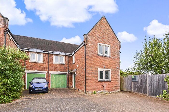 3 Bedroom End Of Terrace House For Sale In Ulverston Close, St. Albans, AL1