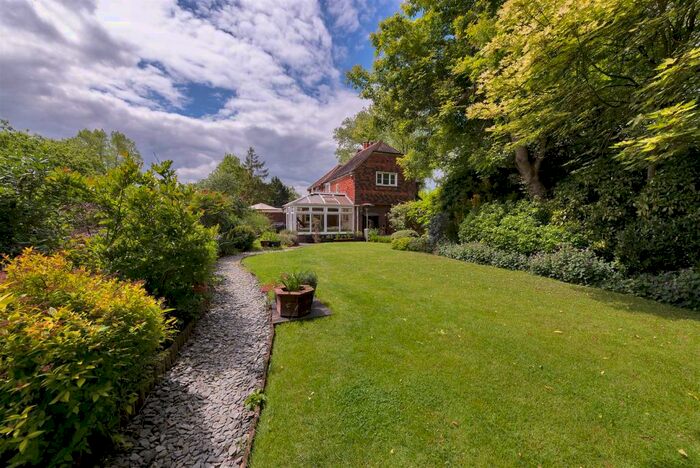 2 Bedroom Semi-Detached House For Sale In Gravelly Ways, Laddingford, Maidstone, ME18