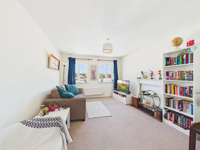 2 Bedroom Flat For Sale In Hedgers Close, Ashton, Bristol, BS3