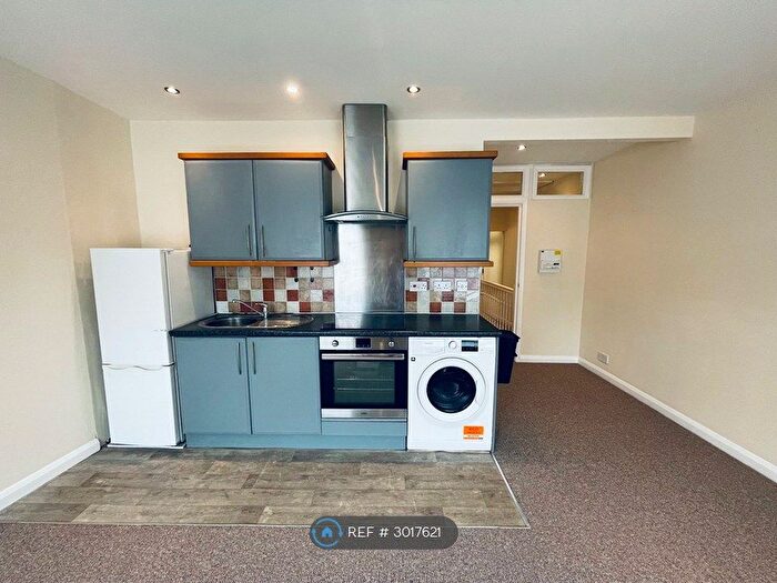 2 Bedroom Flat To Rent In Bradley Crescent, Bristol, BS11
