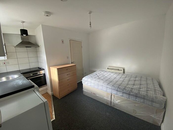 Studio To Rent In Dyer Road, Southampton, SO15