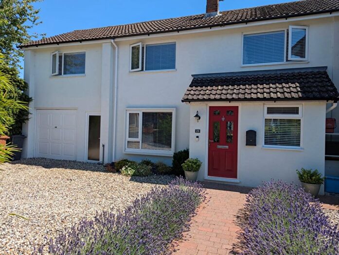 3 Bedroom Semi-Detached House For Sale In Lygrave, Stevenage, SG2