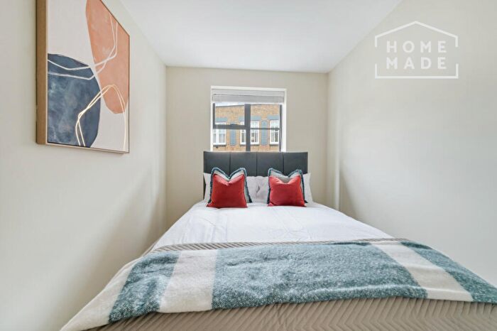 3 Bedroom Flat To Rent In Waterloo Estate, SE1