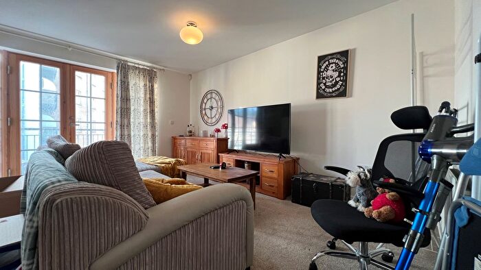 2 Bedroom Flat To Rent In Lower Burlington Road, Bristol, BS20
