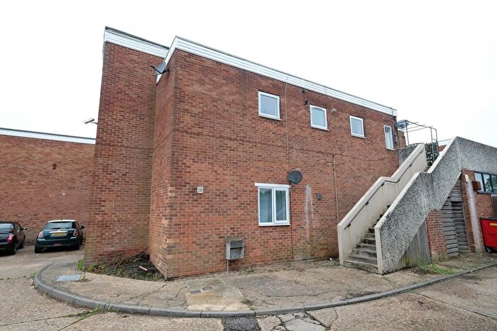 2 Bedroom Flat To Rent In The Precinct, Holbury Drove, SO45