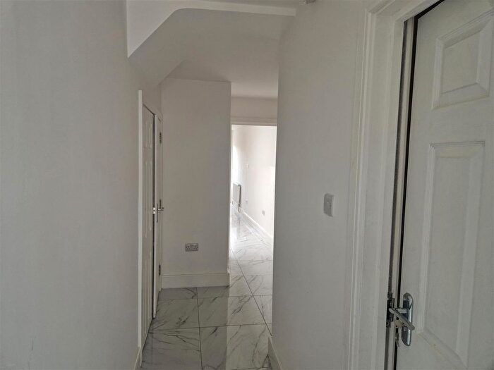 2 Bedroom Flat To Rent In Westbury Avenue, Southall, UB1