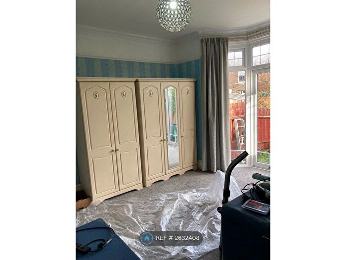 1 Bedroom Flat To Rent In Ground Floor, London, N12