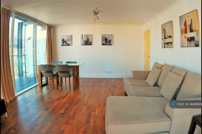 3 Bedroom Flat To Rent In Boardwalk Place, London, E14