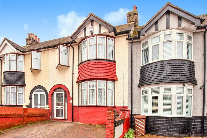 4 Bedroom Terraced House To Rent In Westmount Avenue, Chatham, Kent, ME4