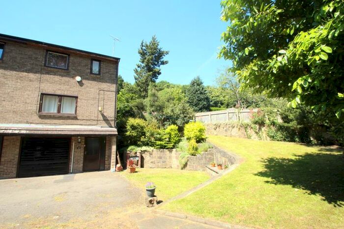 3 Bedroom Town House To Rent In Hawksworth Road, Horsforth, Leeds, LS18