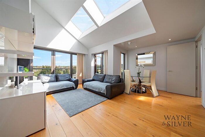 2 Bedroom Flat To Rent In Granville Road, London, NW2