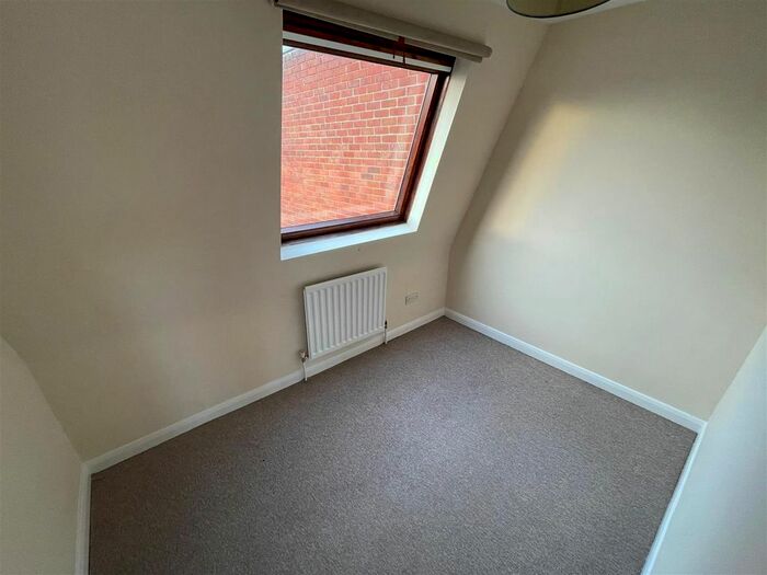 2 Bedroom Flat To Rent In Peel Street, Spring Bank, Hull HU3