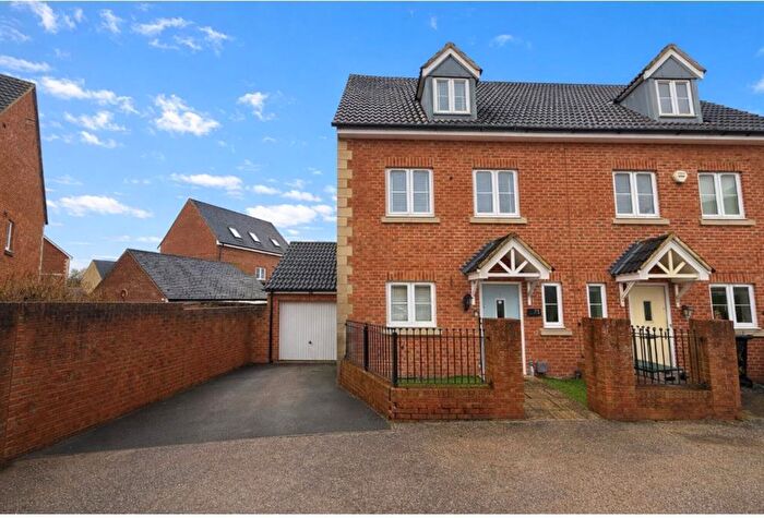 3 Bedroom Semi-Detached House For Sale In Casterbridge Road, Swindon, SN25