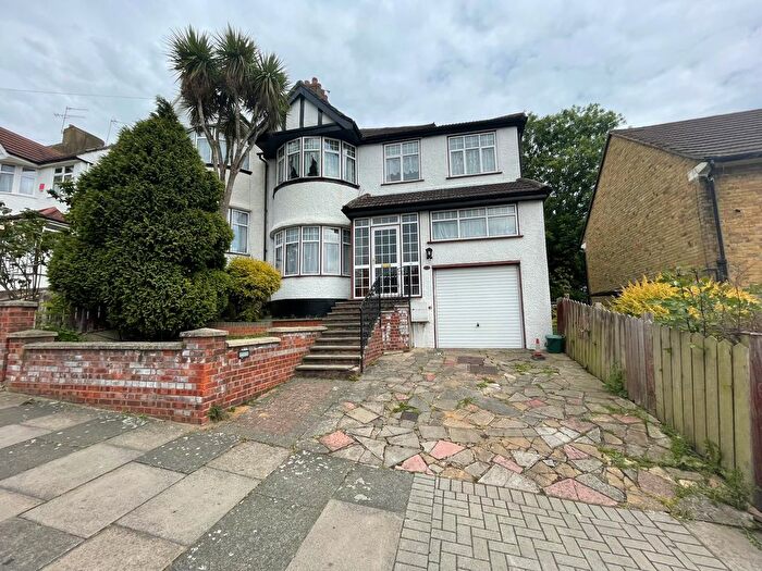 5 Bedroom Semi-Detached House To Rent In Buck Lane, London, NW9