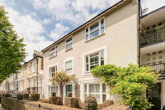 2 Bedroom Flat To Rent In Walham Grove, London, SW6