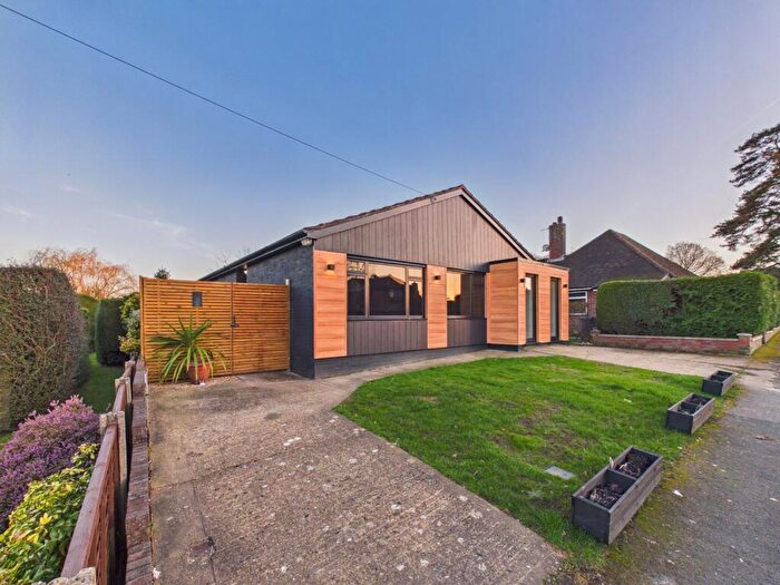 4 Bedroom Bungalow For Sale In The Warren, Chartridge, Chesham, Buckinghamshire, HP5