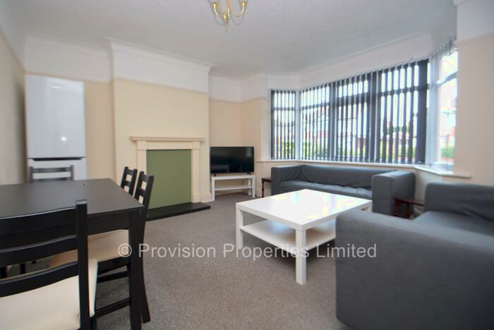 4 Bedroom Semi-Detached House To Rent In St Annes Road, Headingley, Leeds, LS6