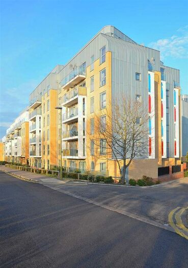 2 Bedroom Apartment To Rent In Stevenage - Old Town, SG1