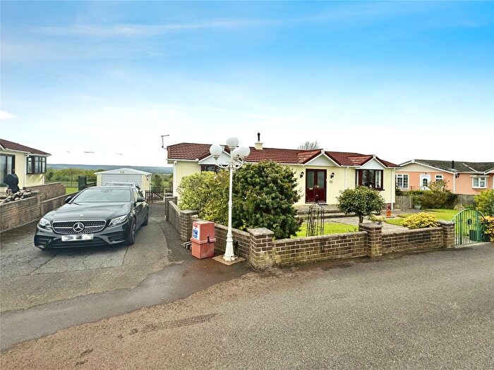 2 Bedroom Mobile/park Home For Sale In Sidmouth Road, Aylesbeare, Exeter, Devon, EX5