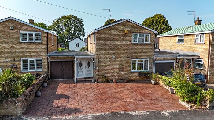 4 Bedroom Link Detached House For Sale In Cumbria Close, Maidenhead, Berkshire, SL6