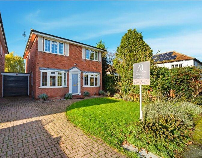 4 Bedroom Detached House For Sale In Kashmir Close, New Haw, KT15