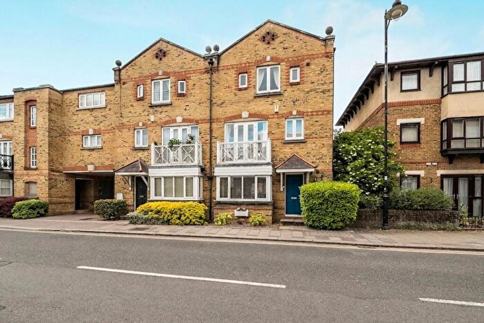 4 Bedroom End Of Terrace House For Sale In Kings Road, Windsor, SL4