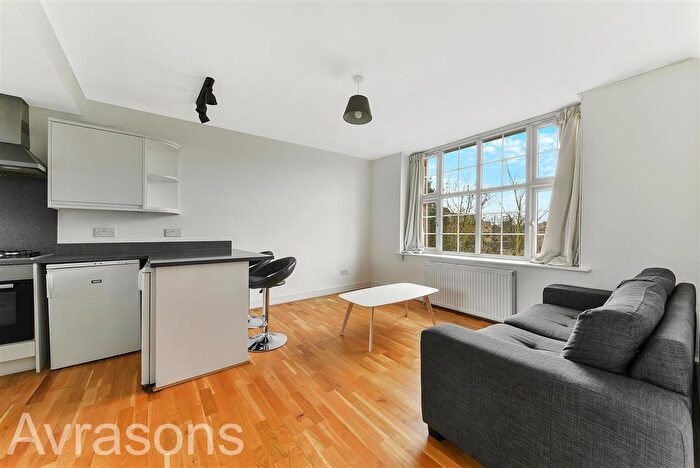 2 Bedroom Flat To Rent In Leigham Court Road, Streatham, London, SW16