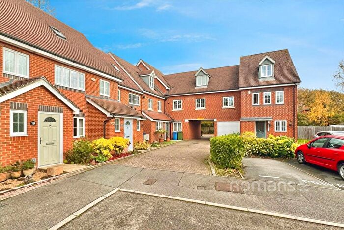 2 Bedroom Apartment For Sale In Alford Close, Sandhurst, Berkshire, GU47