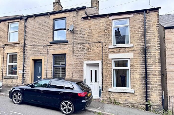 2 Bedroom End Of Terrace House For Sale In Queen Street, Glossop, SK13